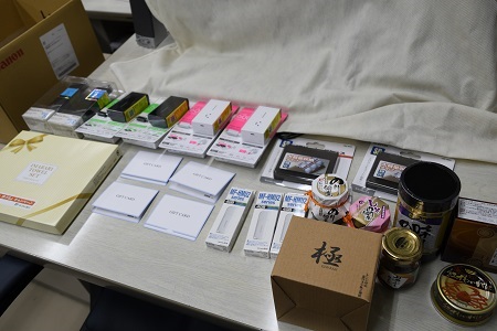 使い易さか、元値か。