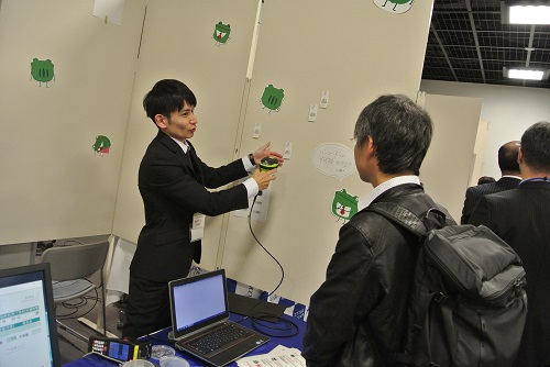 3階CSHブースでの展示物紹介の様子