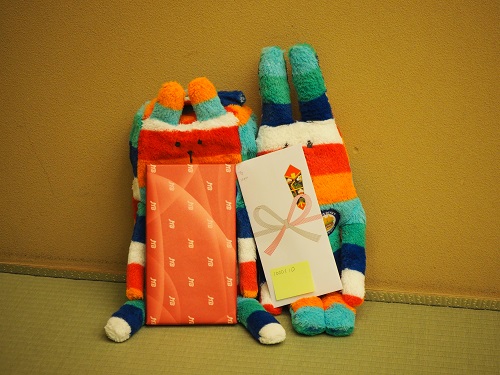 社長賞GET②。カメラマンAの代わりにうさぎが受け取りました。