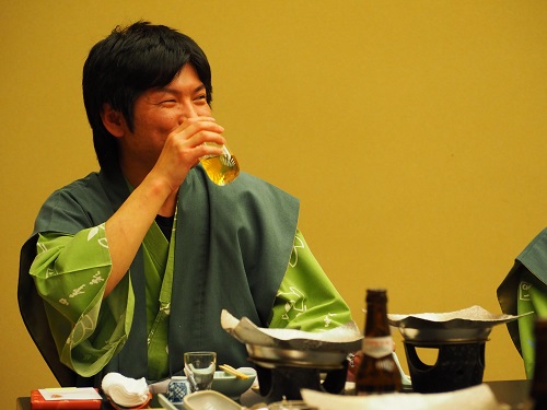 ビンゴ中もお酒が進みます。